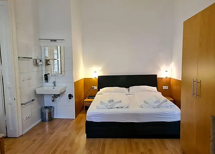 Hotel Ani-falstaff 3*